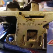 Замок двери правой пер.форд фиеста 85год