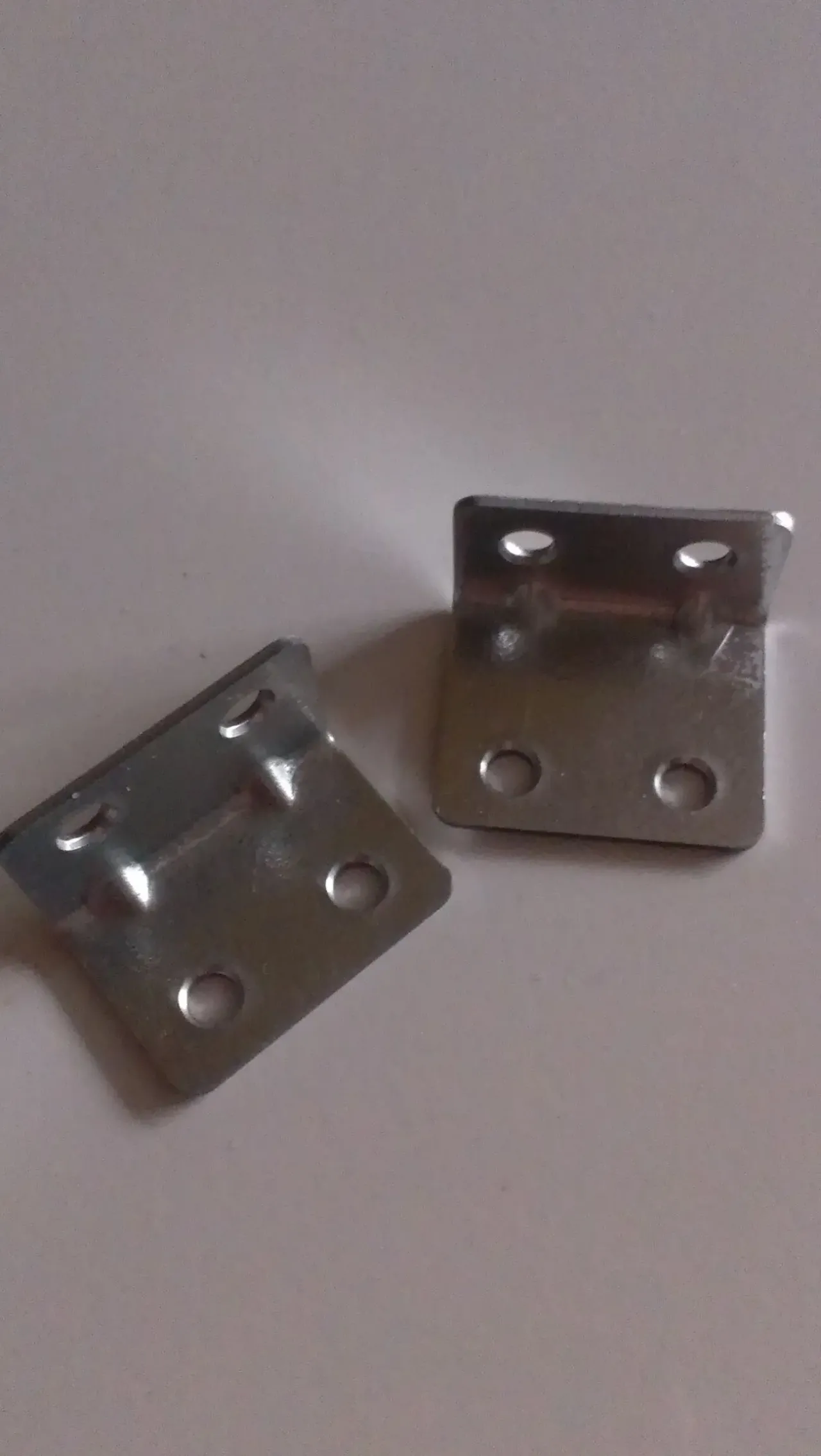 Кутник посилений рівносторонній з двома ребрами жорсткості КП-30 2