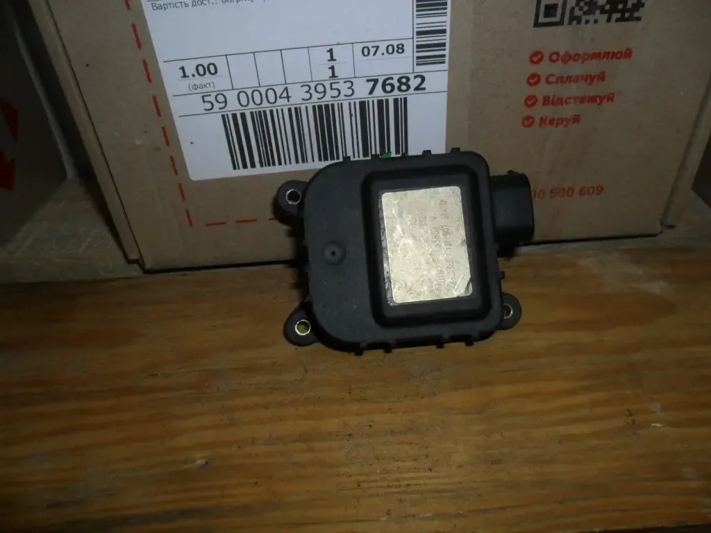 Моторчик заслонок печки VW, Audi, VAG 1J1 907 511 D, Bosch 0132801117 2