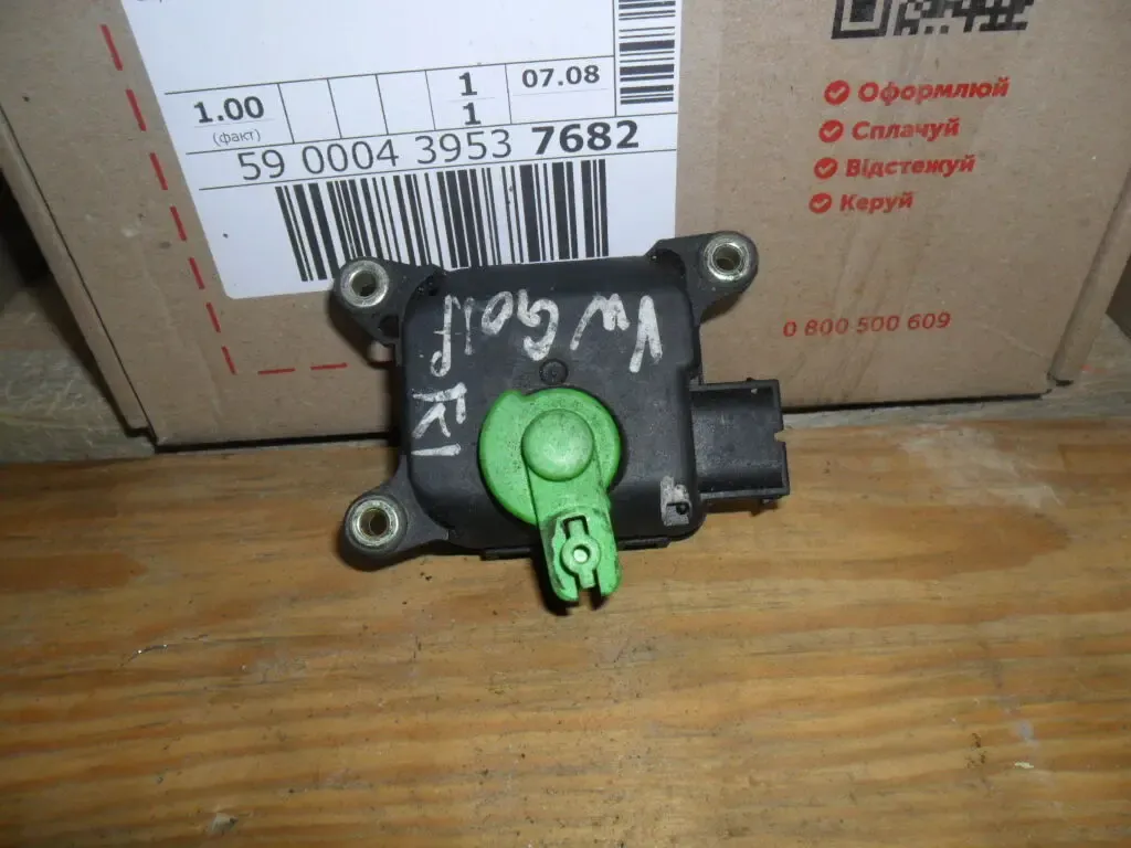 Моторчик заслонок печки VW, Audi, VAG 1J1 907 511 D, Bosch 0132801117