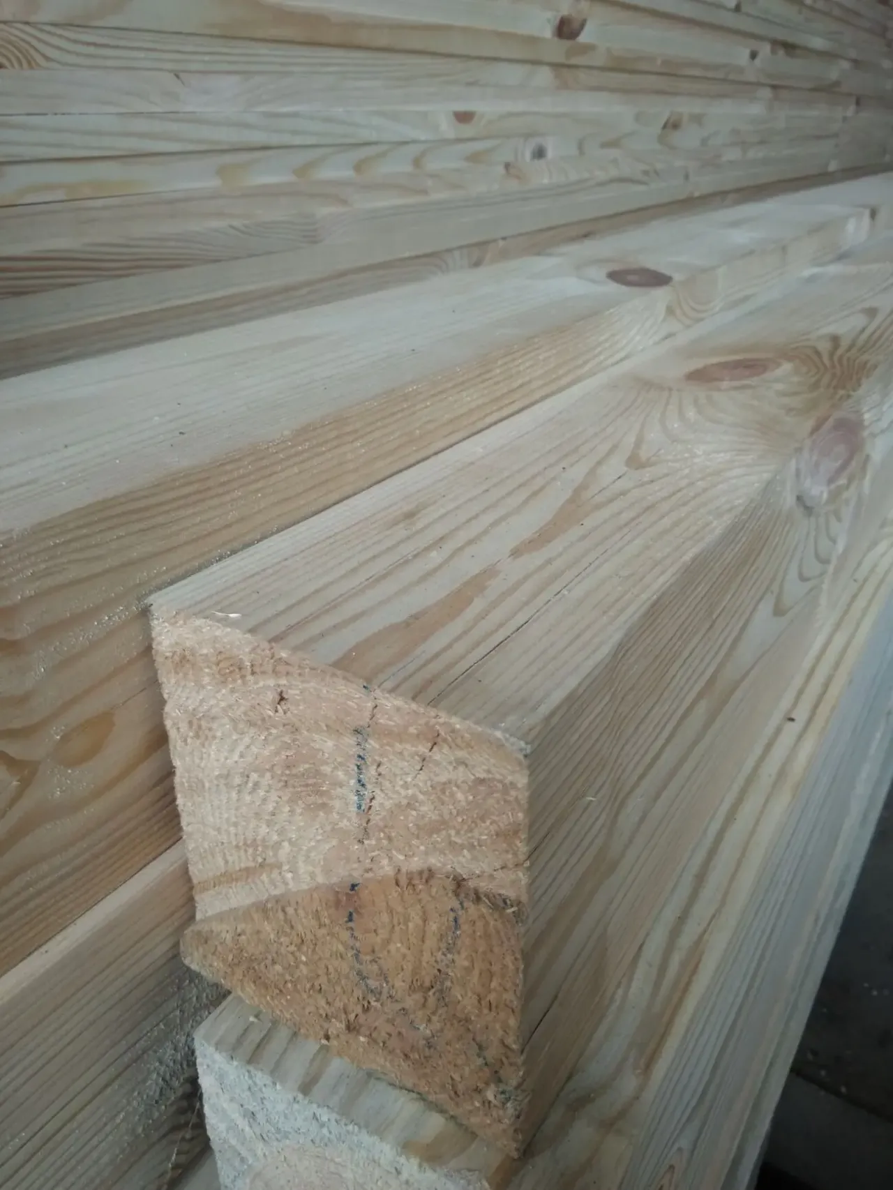 Брус строганный 100 на 100 мм. сухой калиброванный Сосна Доставка