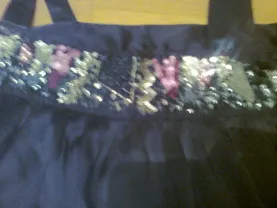 Красивая черная майка с блестящей вышивкой впереди. НАФ-НАФ.НОВАЯ