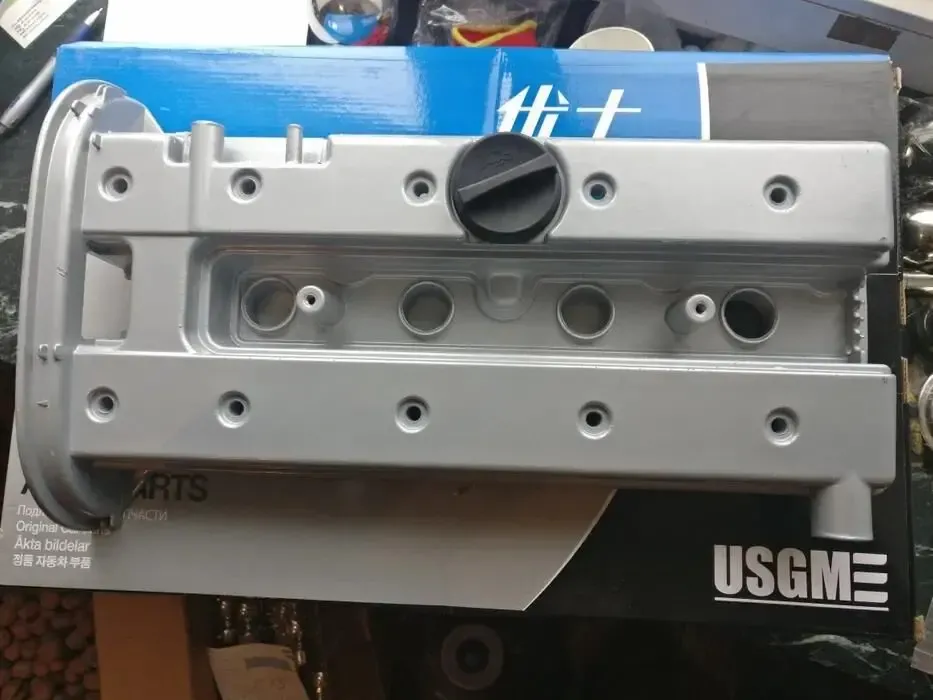 Клапанная крышка Opel Omega Vectra, Tacuma, Nubira Leganza алюминиевая