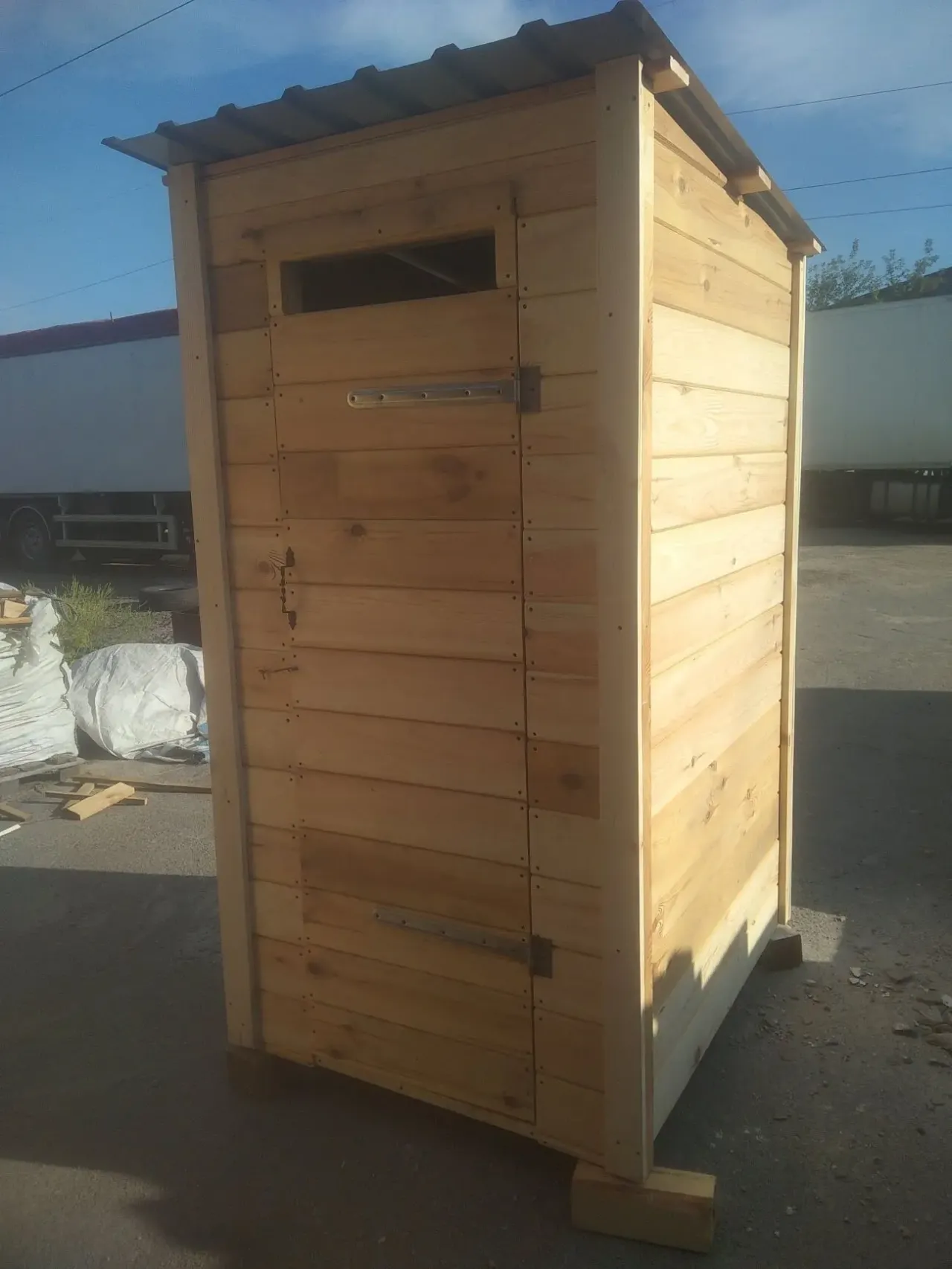 Дачный душ. Дачный туалет. Деревянный туалет. Летняя душевая кабина. 8
