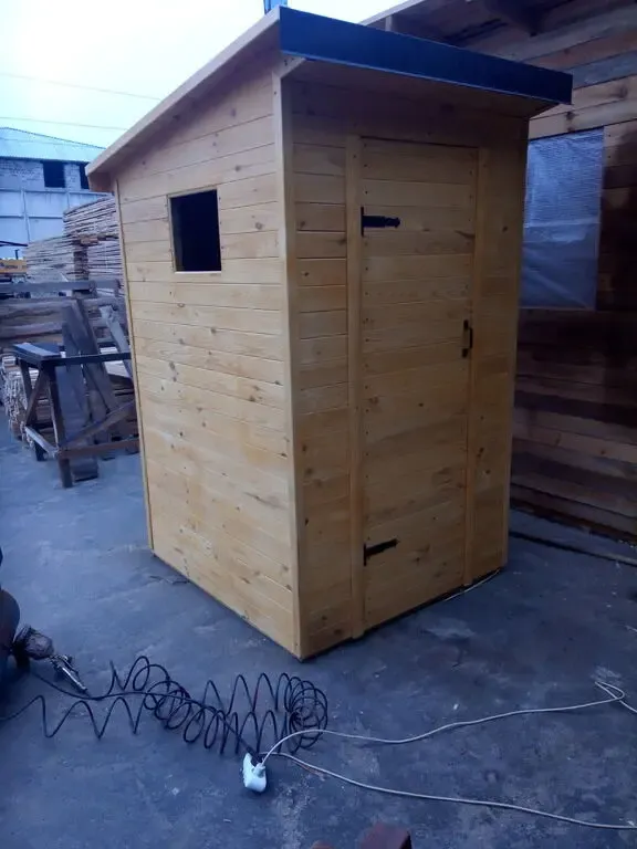 Дачный душ. Дачный туалет. Деревянный туалет. Летняя душевая кабина. 4