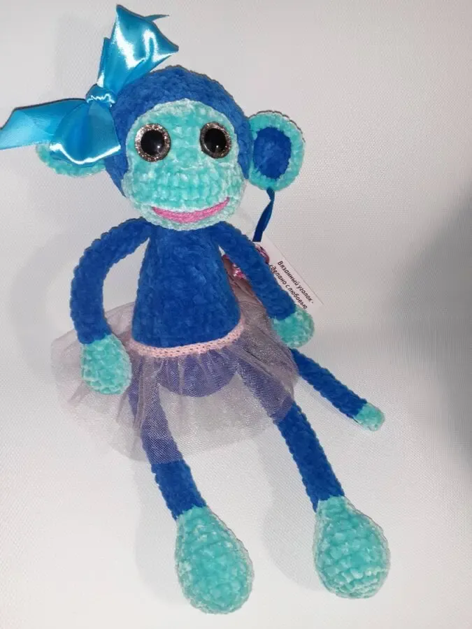 Плюшевая обезьянка ручной работы.