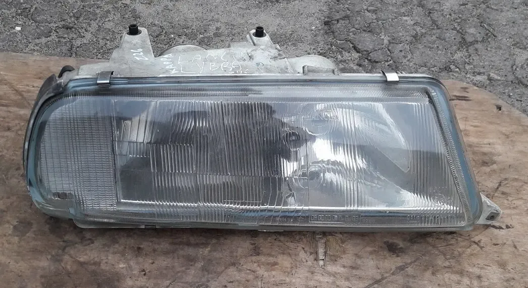 Фары передние  Lancia Kappa
