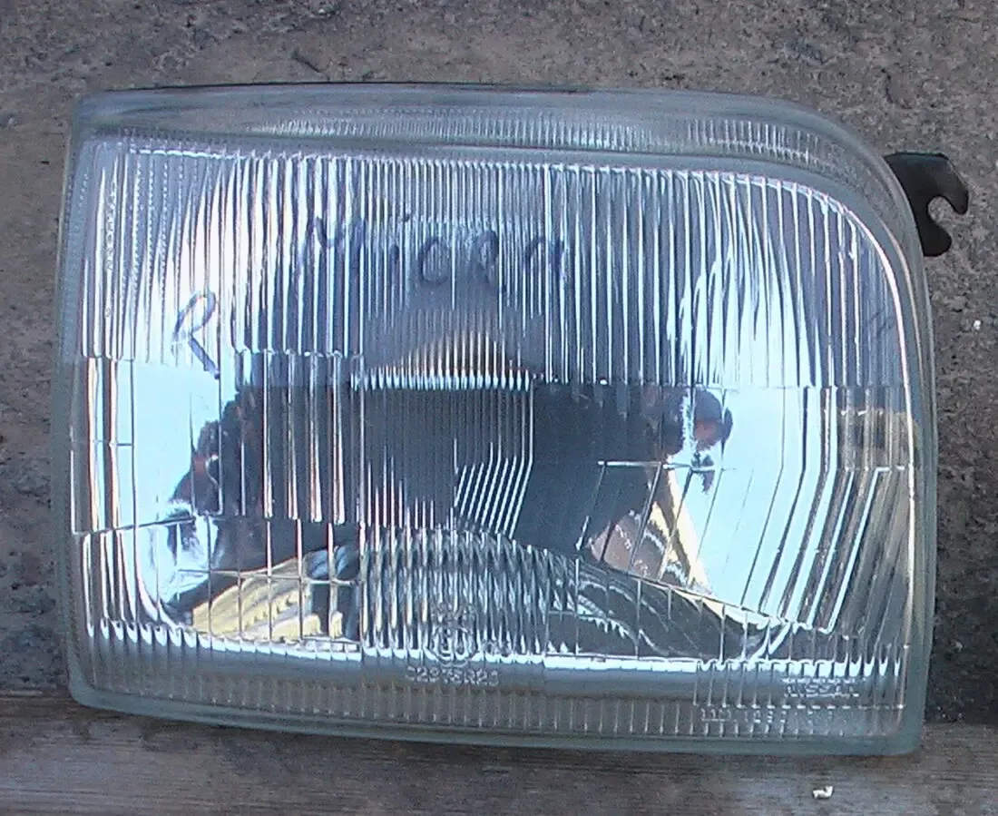 Фары передние Nissan Micra K-10