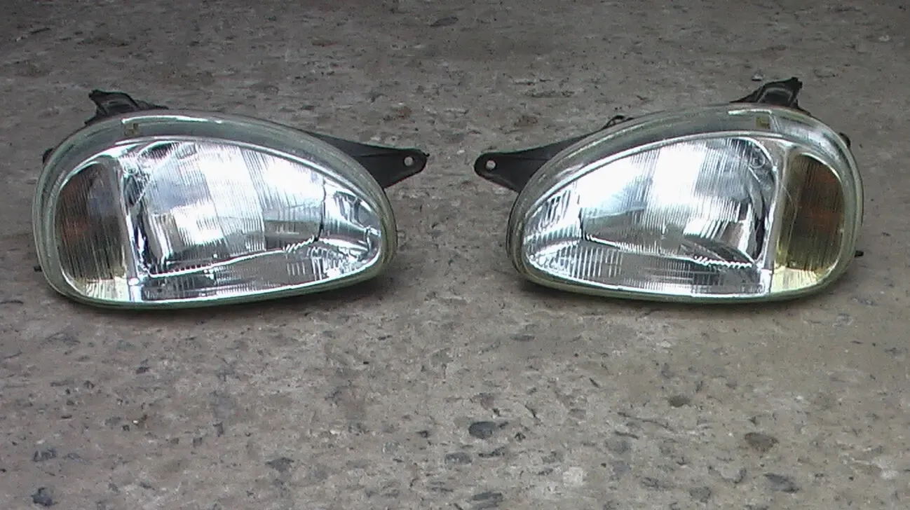 Фары передние  Opel Corsa-b
