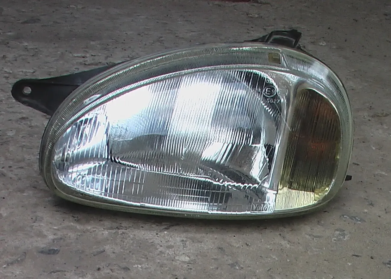 Фары передние  Opel Corsa-b 3