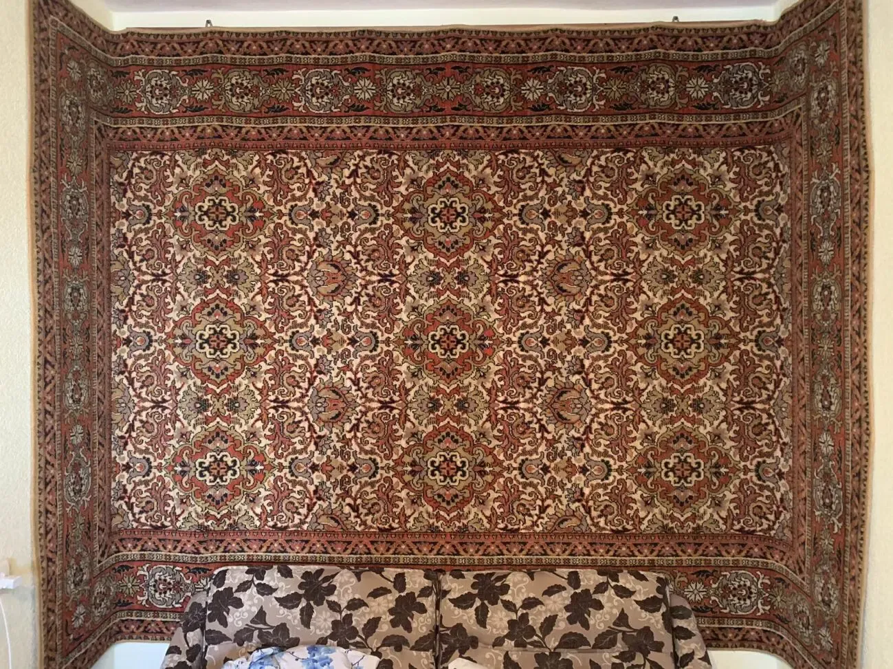 Продаю ковер 2*3 из чистой шерсти 2