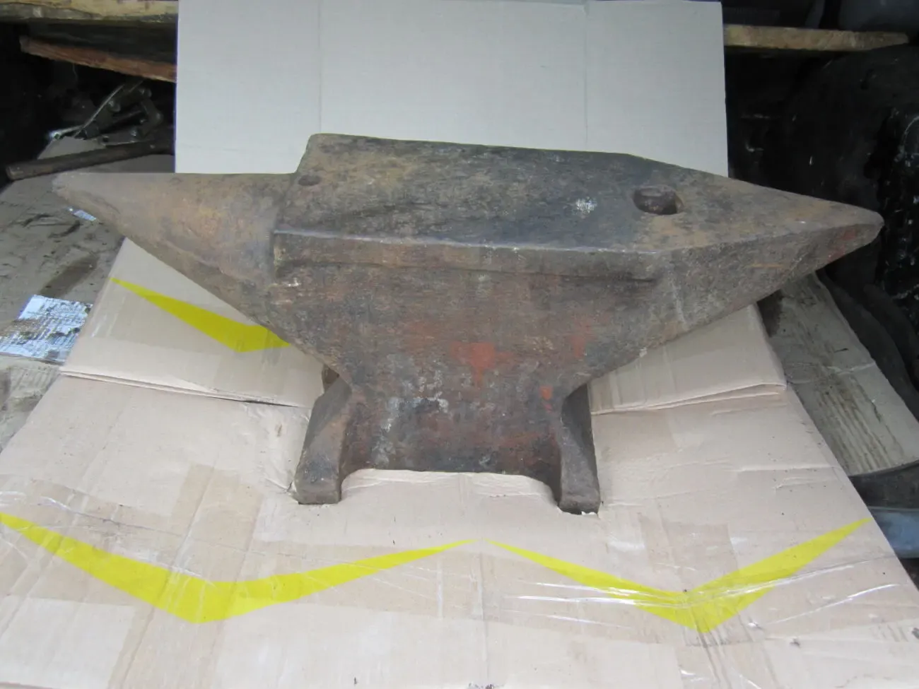 Наковальня кузнечная  двухрогая