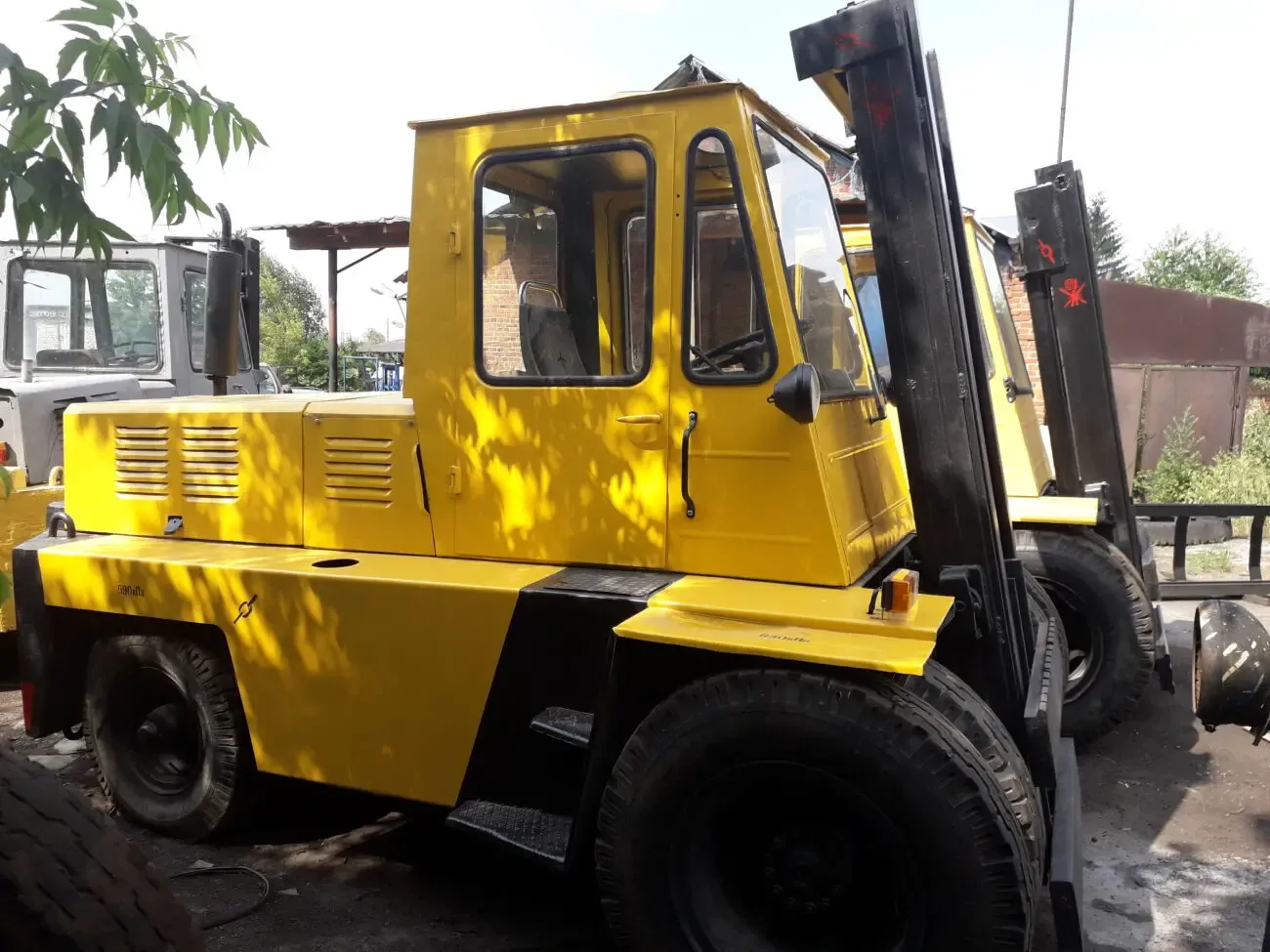 Львівський навантажувач дизельний вантажопідйомністю5т після капіталки 3