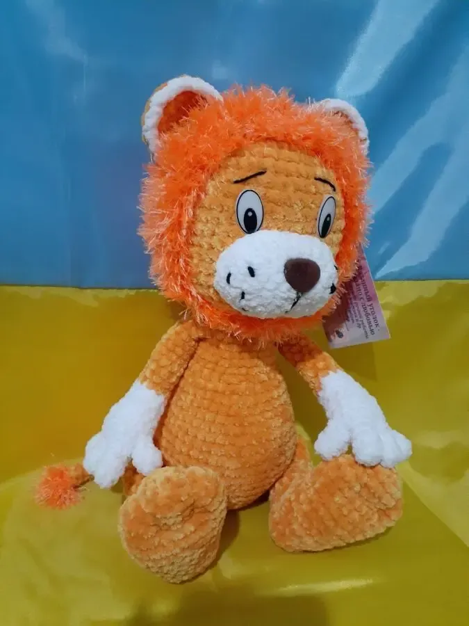 Плюшеве левенятко, ручная работа. 2