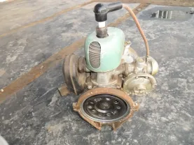 Запчасти и мотор к бензопиле Дружба.