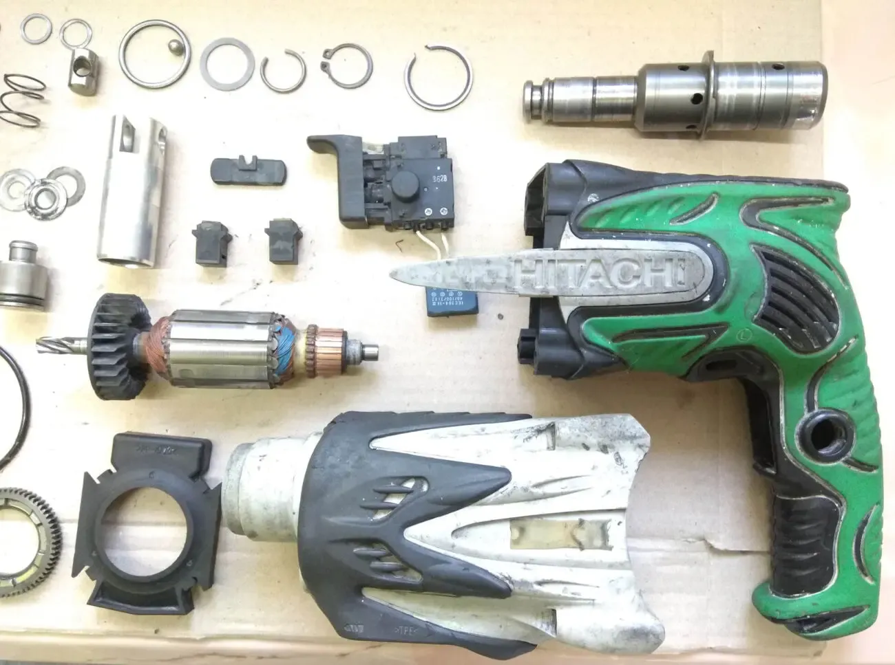 Запчасти на перфоратор Hitachi DH 24PC3 Хитачи 2