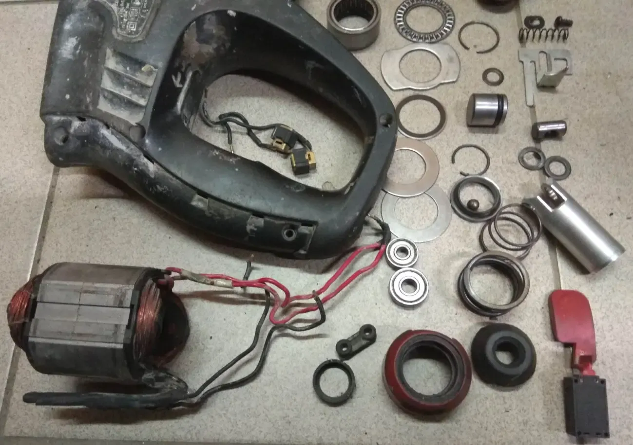 Запчасти на перфоратор Skil 1735 F015173504 Скил 9