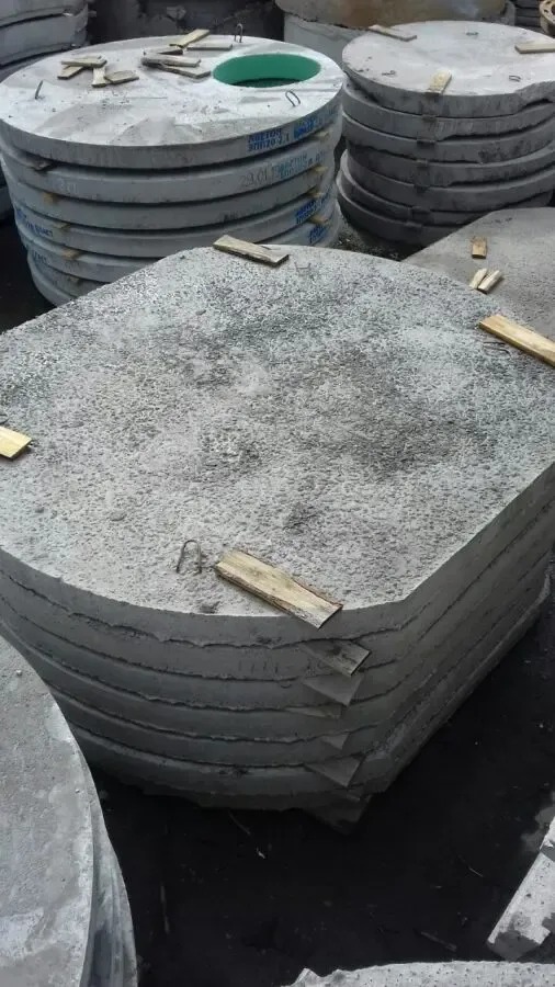 Люк квадратный пластиковый 1т Ø кр.610; осн.680 h-80 6