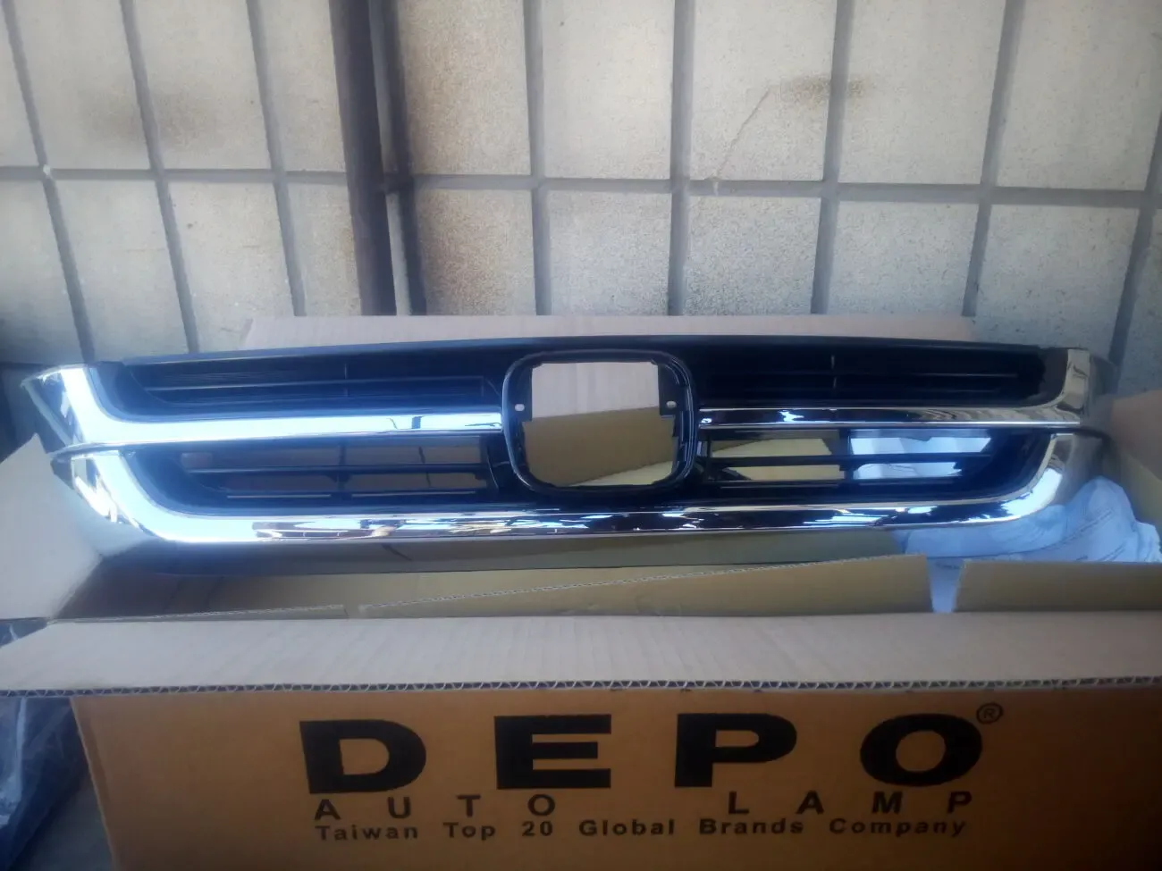 Решетка радиатора Honda CR-V хонда црв решетка с 10 по 12 года запчаст