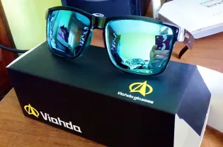 Поляризовані сонцезахисні окуляри поляризованные солнцезащитные очки