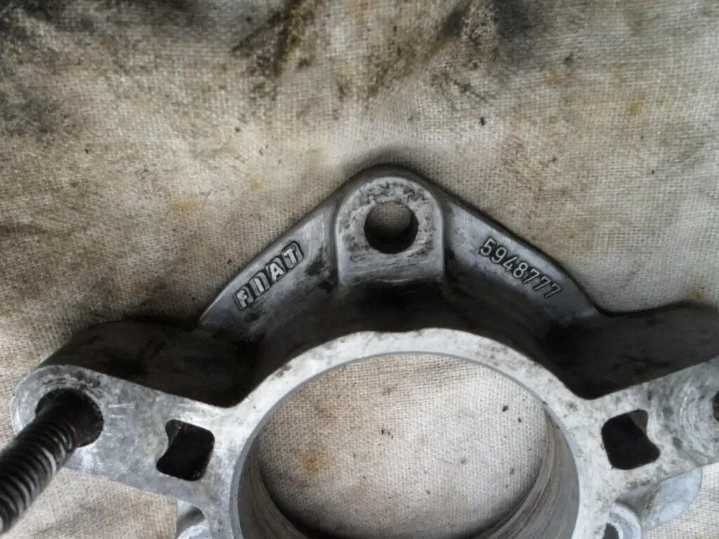 FIAT 5948777, Опора крепления распределителя Фиат Крома 2.0, оригинал 6