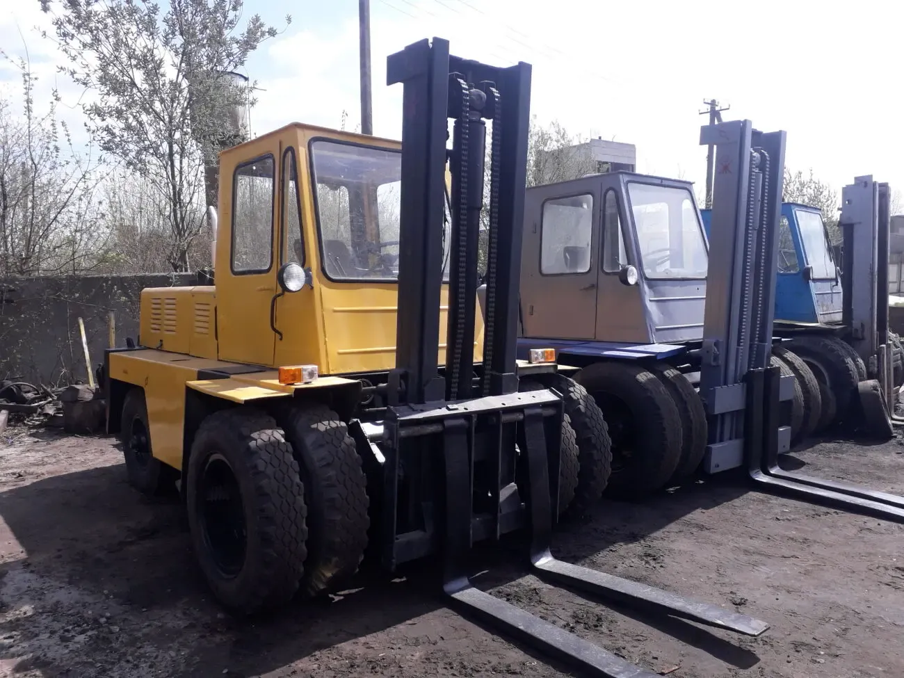 Продам Львівський навантажувач дизельний двигун Д144(т40) вантажопідйо 2