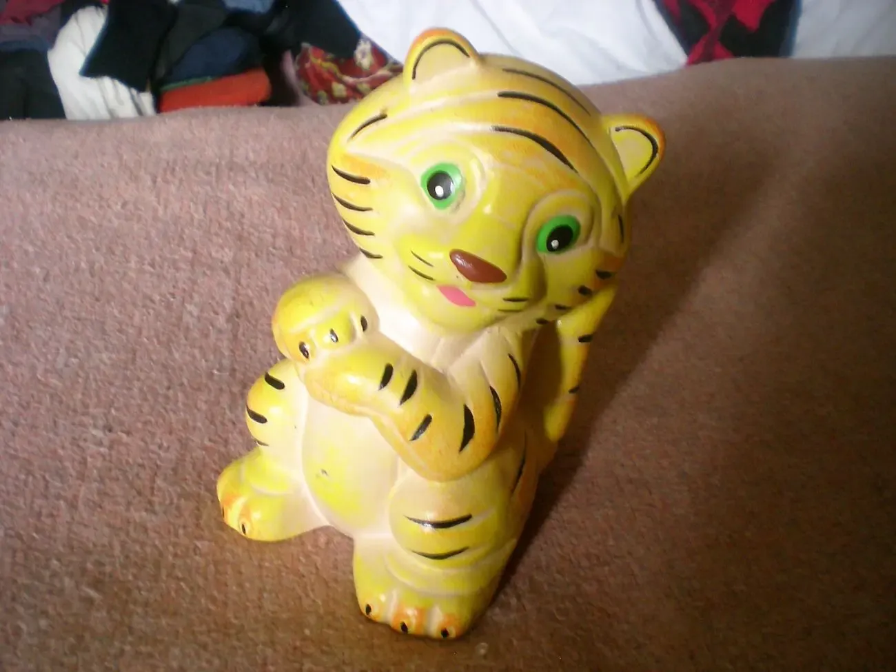 Игрушка - копилка кошечка без заглушки в хорошем состоянии высота 18 с