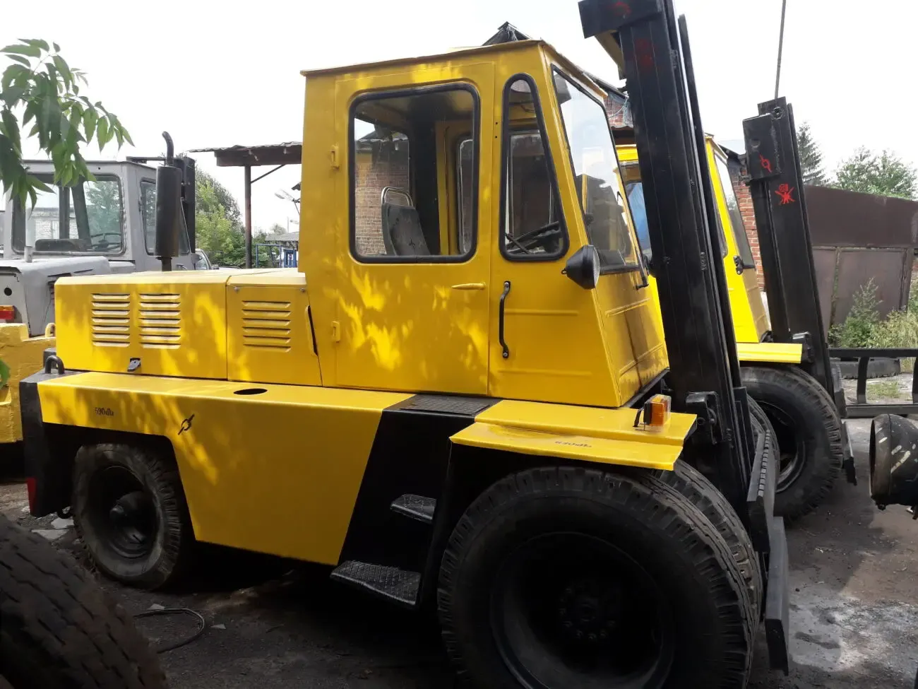 львовский погрузчик(львівський автонавантажувач,погрузчик)дизельний 5т 2