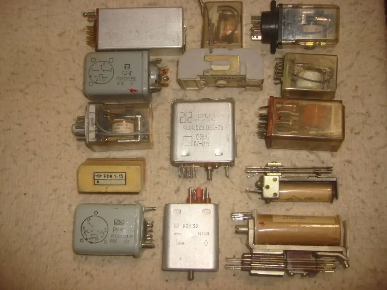 Реле  РЭН - 33   РЭН - 34    8Э11   РПУ  РП - 21  МКУ  РКМ 9