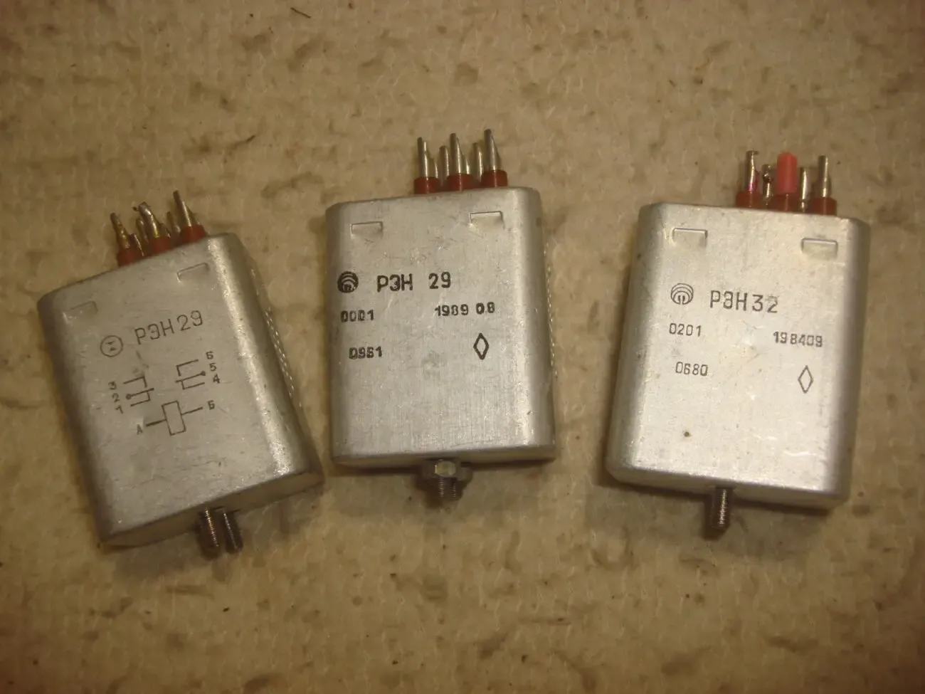 Реле  РЭН - 33   РЭН - 34    8Э11   РПУ  РП - 21  МКУ  РКМ 10