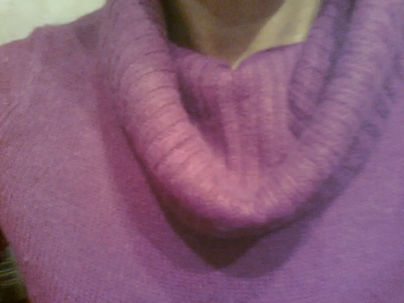 Стильный малиново-сиреневый свитер. 50% ангоры. ГОНКОНГ. р.44-46 5