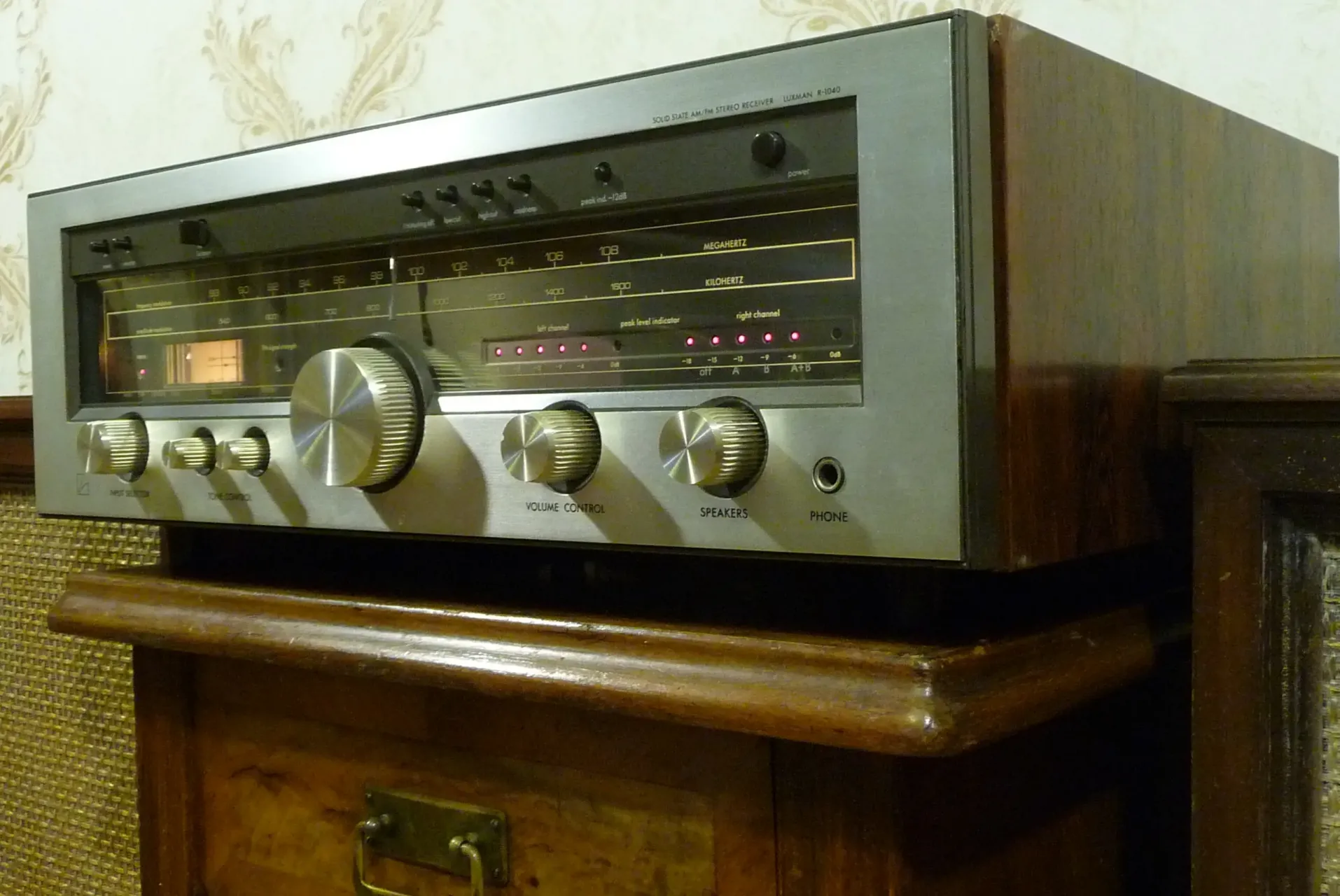Винтажный ресивер - Legendary Audio Classics =LUXMAN model: R-1040= 2