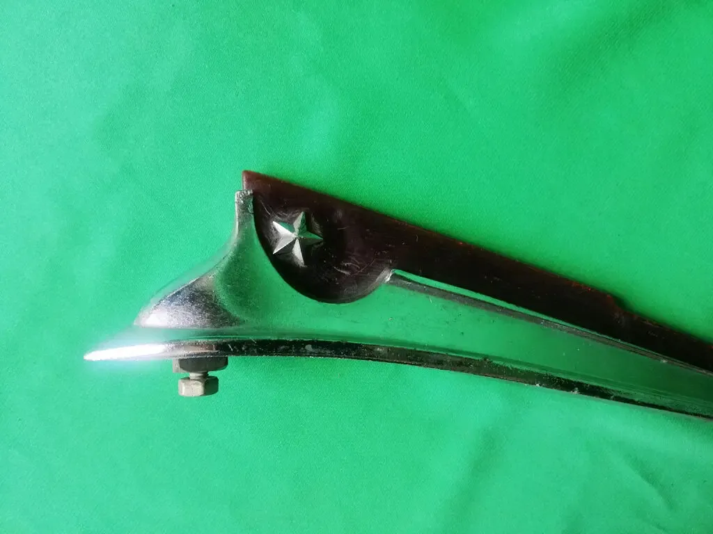 Гребень капота эмблема Москвич 402 403 407 410 4