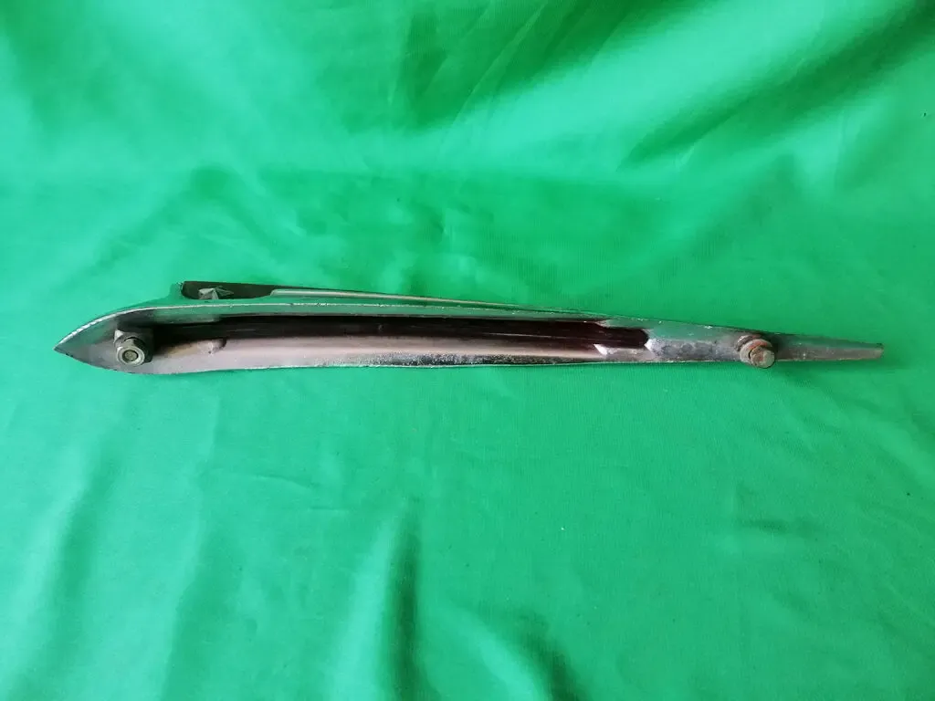 Гребень капота эмблема Москвич 402 403 407 410 5