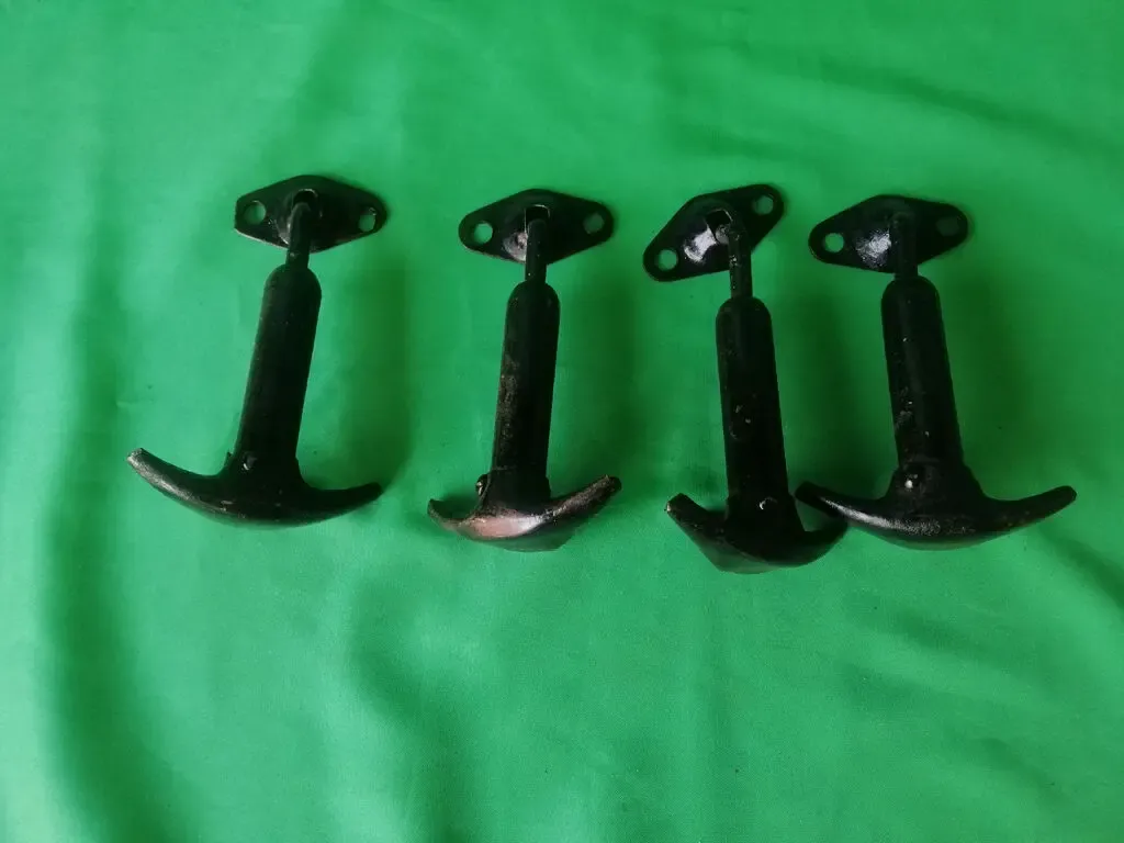 Застежка капота  крючки Газ 51 69 2