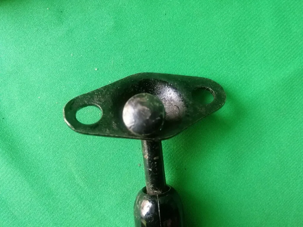 Застежка капота  крючки Газ 51 69 4