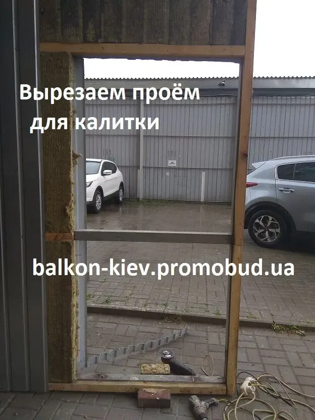 Устройство калитки в воротах склада 4