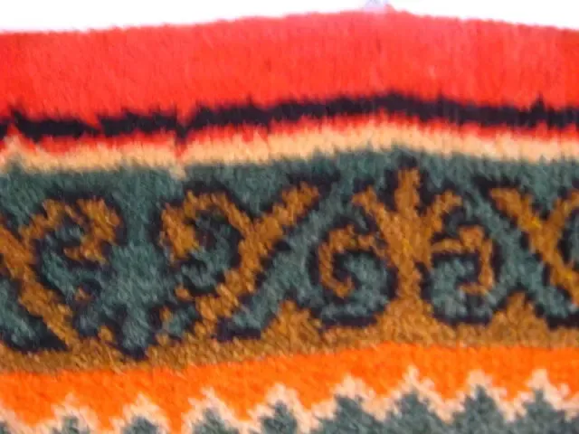 Ковёр 137 на 205 плотный, мягкий, аккуратный, яркий. без ворса. торг 2