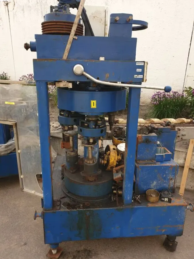 Продам машину для закатки жестяных и стеклянных банок 7