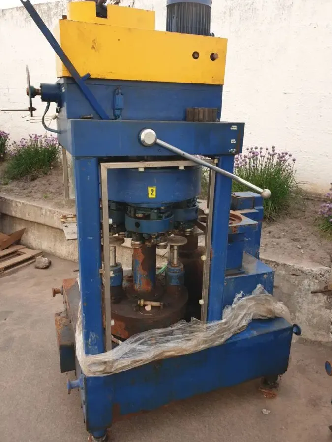 Продам машину для закатки жестяных и стеклянных банок 4