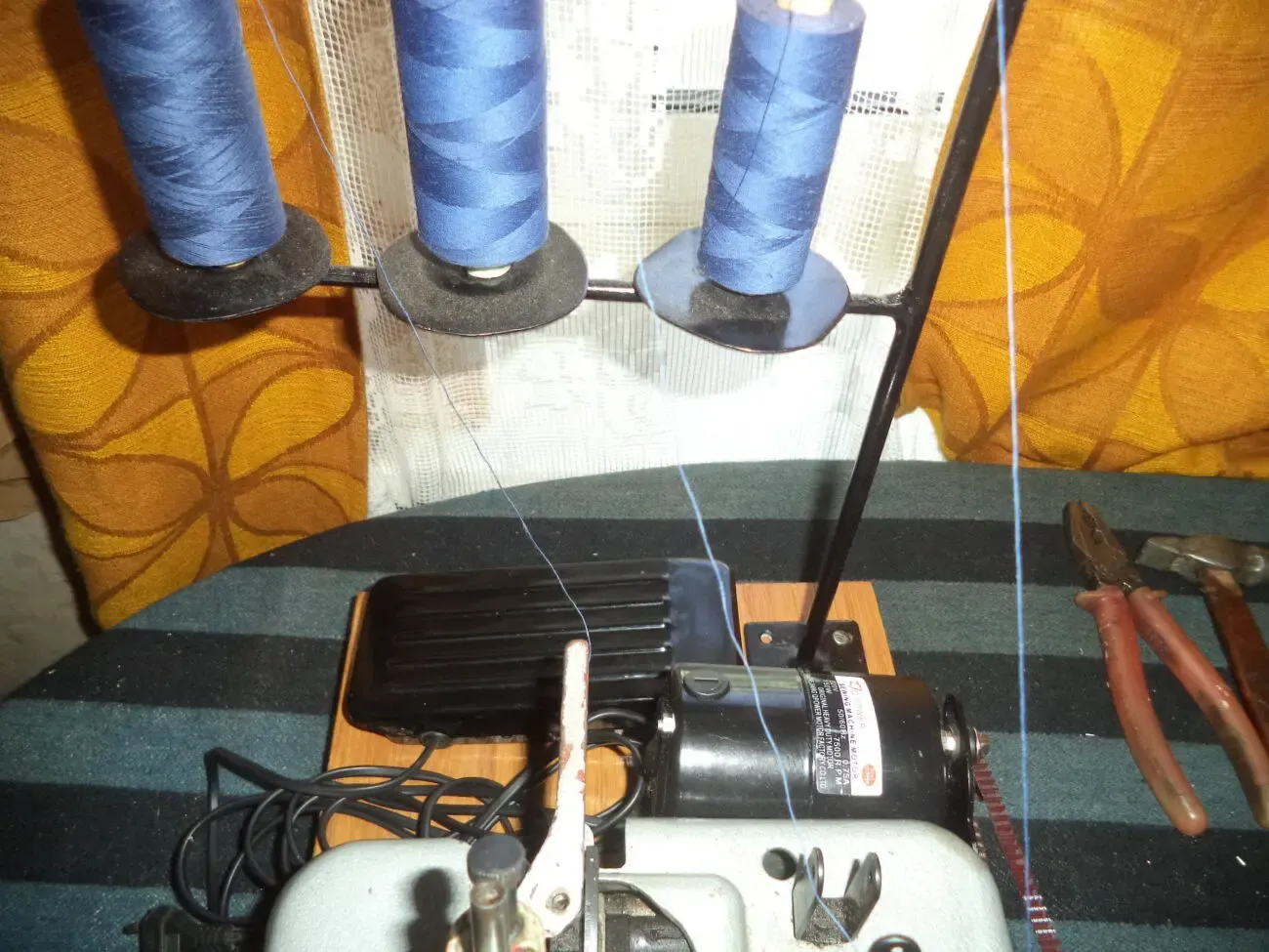 Оверлок 3- х ниточный 51 класс ПМЗ 2