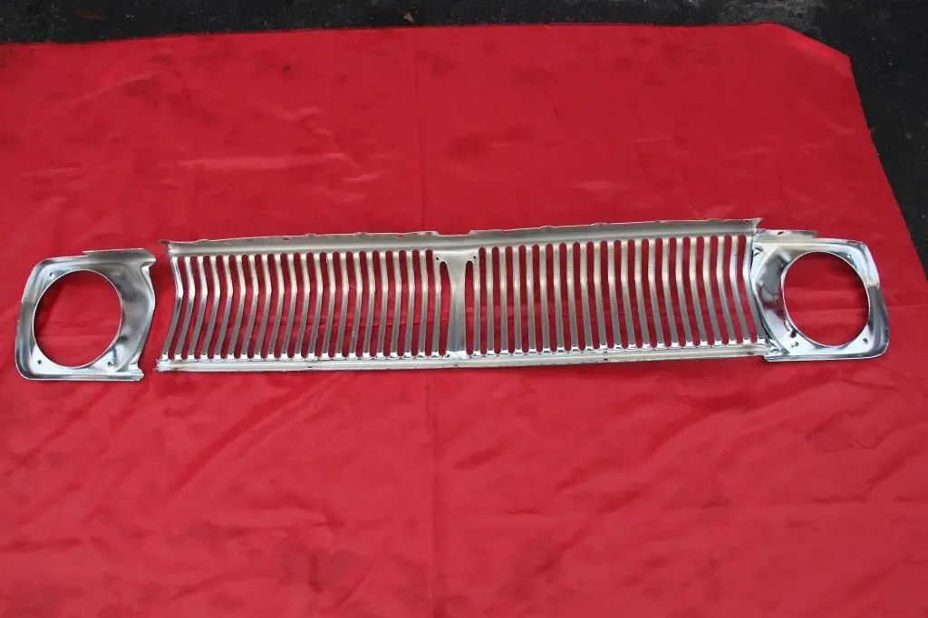 Решетка с облицовками фар Волга Газ 24 2410 6