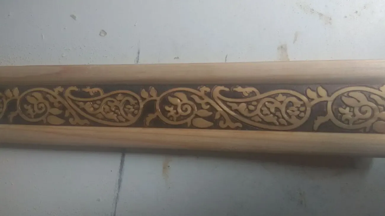 Плинтус тисненный -20 грн м.п. 5