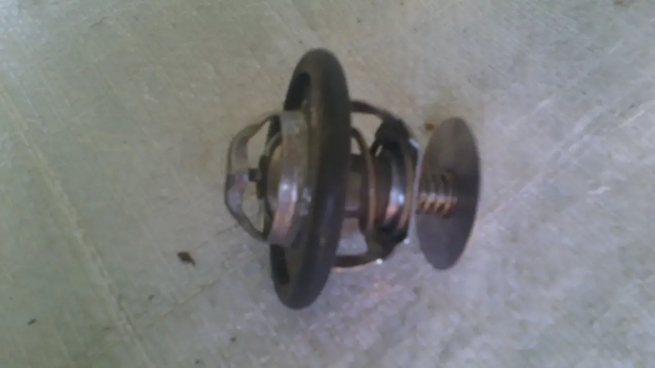 Термостат 928m-8575-ae Форд оригинал