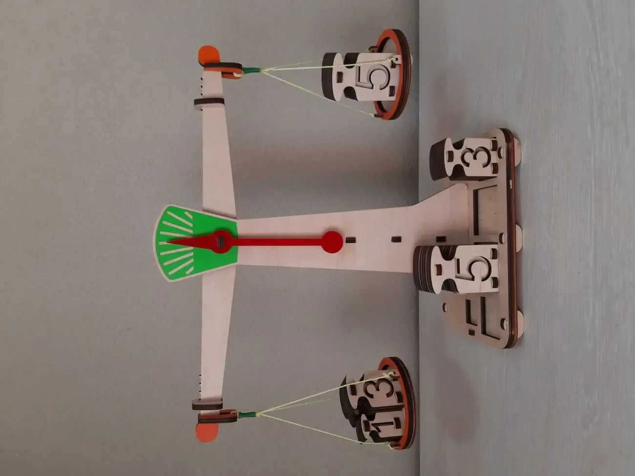 Терези з набором важків 3