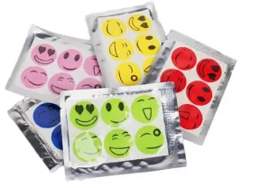 Смайлик наклейка від комарів.