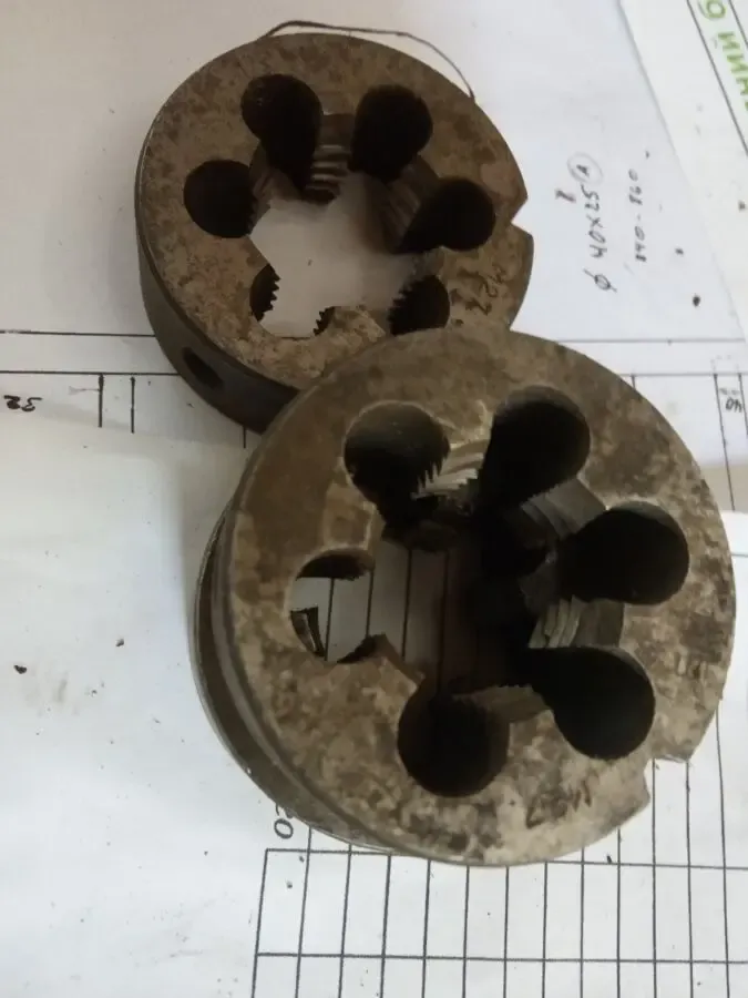 Плашка - лерка метрическая М22 2