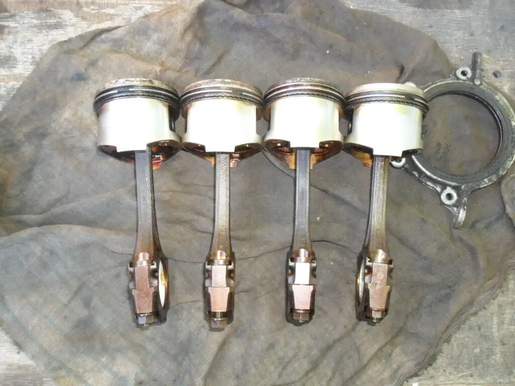 Поршень, шатун Мазда 323, 1.3 бензин, 8V, двиг. В3, оригинал 4