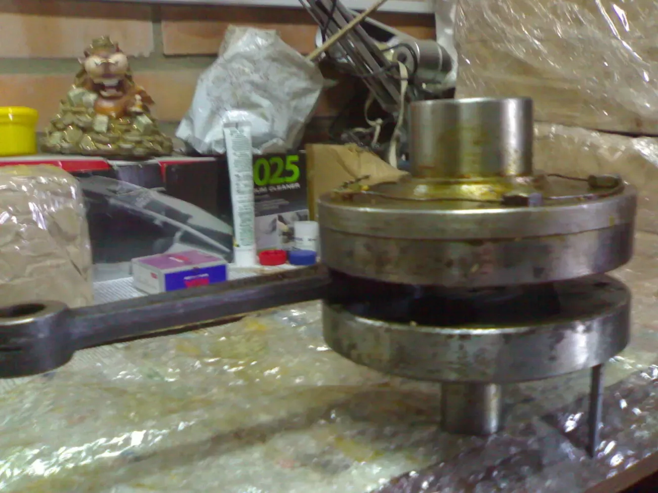 Колінвал на пилку для розпилювання туш ФРП з одним шатуном. 2