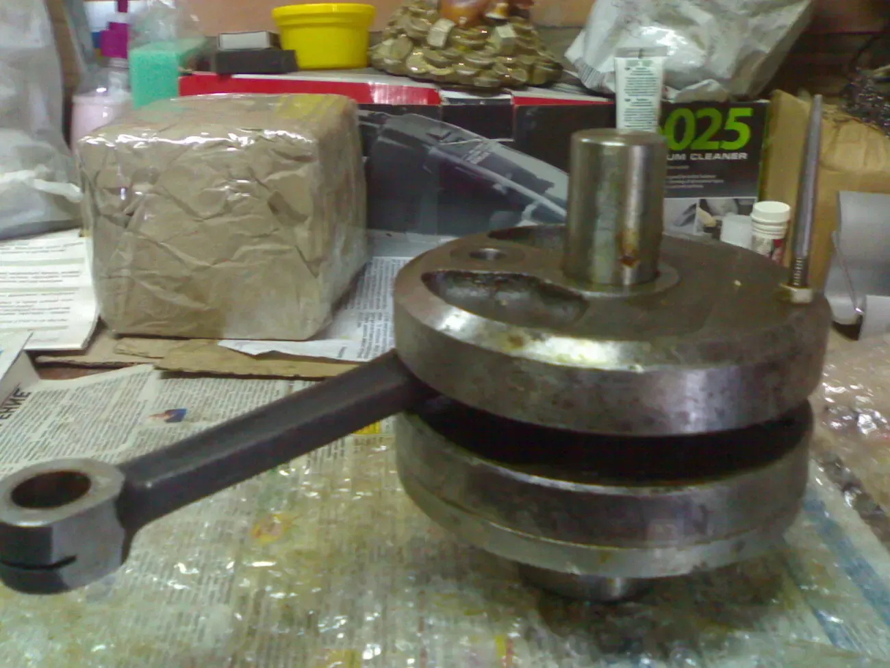 Колінвал на пилку для розпилювання туш ФРП з одним шатуном. 4